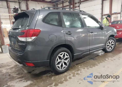 2022 Subaru Forester Premium z USA, uszkodzony, nr VIN JF2SKADC6NH477989